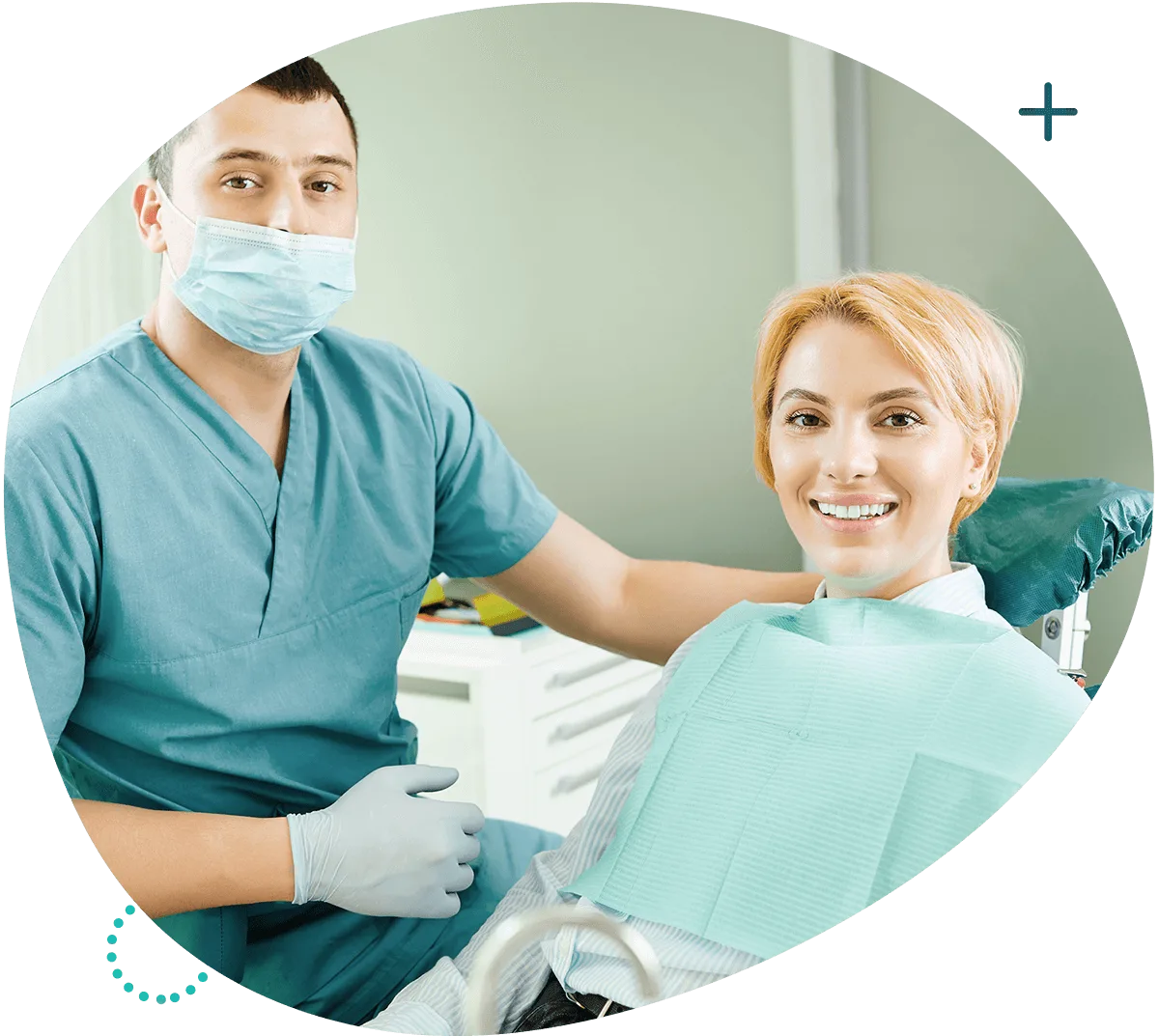 home-service-1-otimizada.webp (WebP) Dentista atendendo paciente no consultório Odontomedic